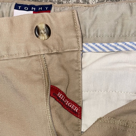 Mens Tommy Hilfiger Khakis in EUC - Size 34/ 30 - Picture 2 of 12